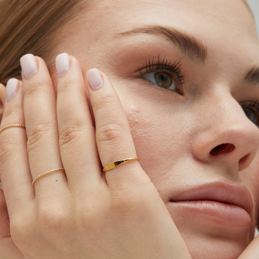 Enzi Gold Signet Ring - P I C N I C 