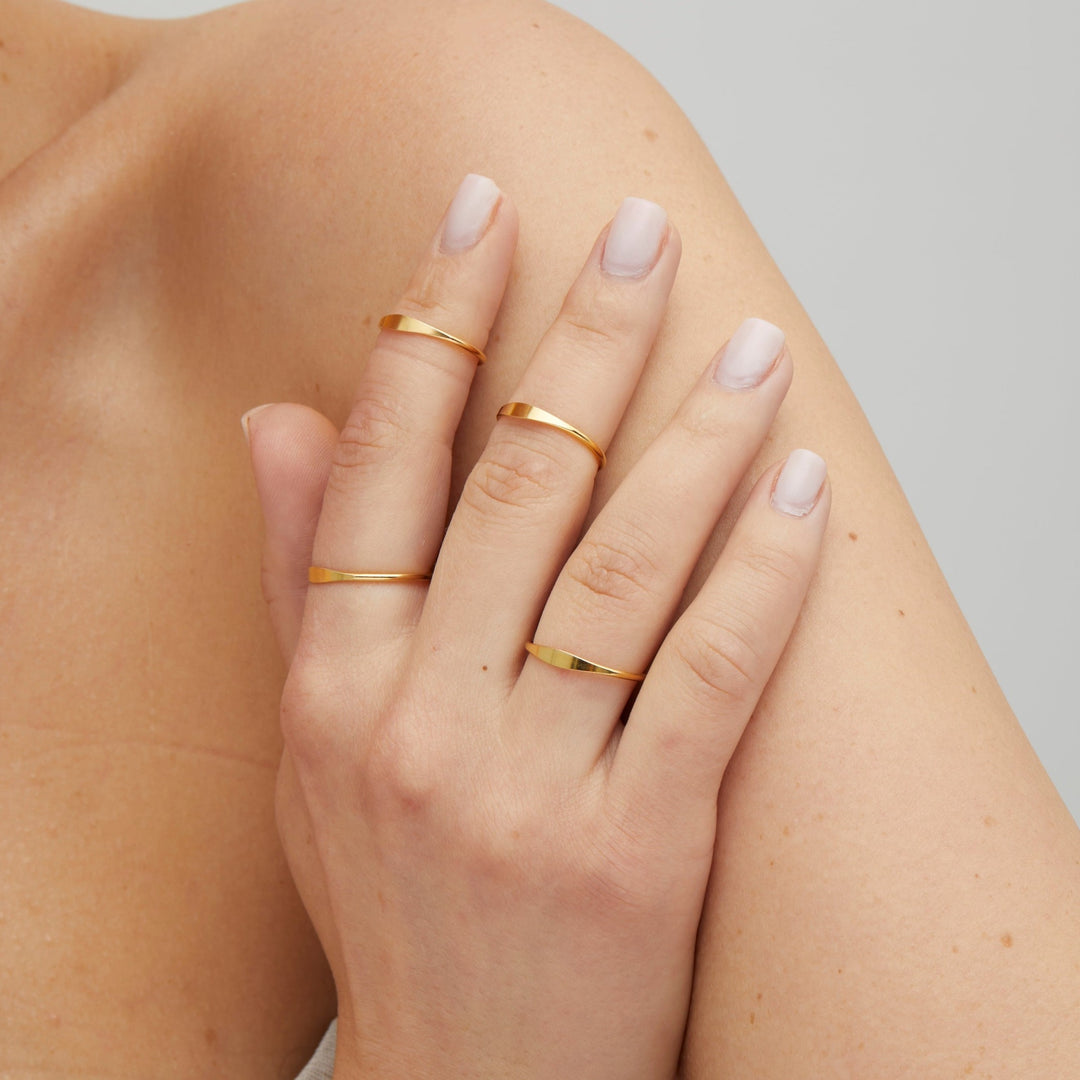 Enzi Gold Signet Ring - P I C N I C 