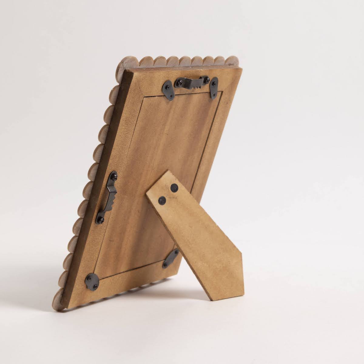 Petal Scallop Pattern Picture Frame - P I C N I C