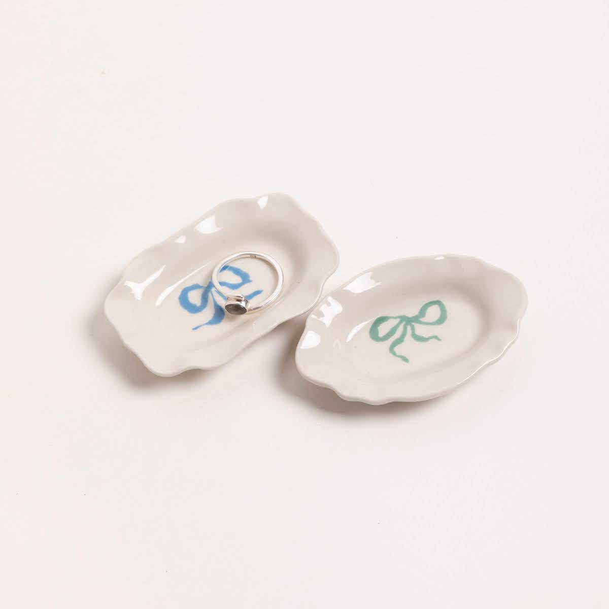 Petite Scalloped Edged Bow Dish - P I C N I C