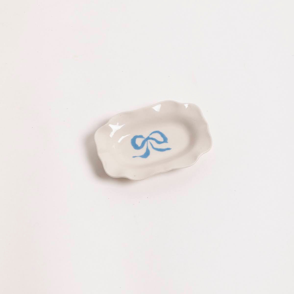 Petite Scalloped Edged Bow Dish - P I C N I C