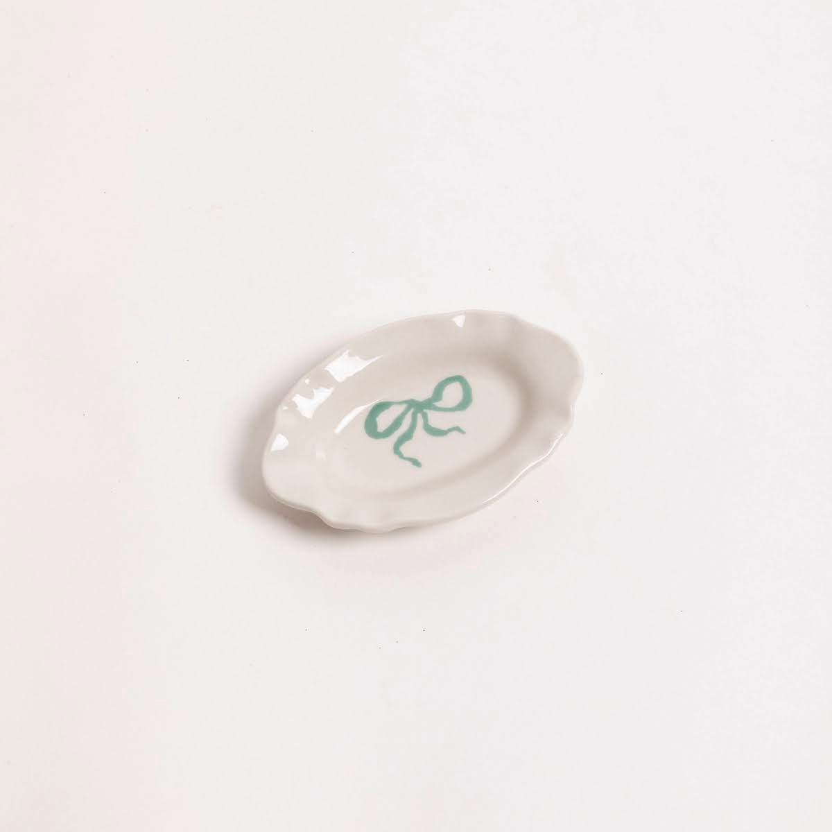 Petite Scalloped Edged Bow Dish - P I C N I C