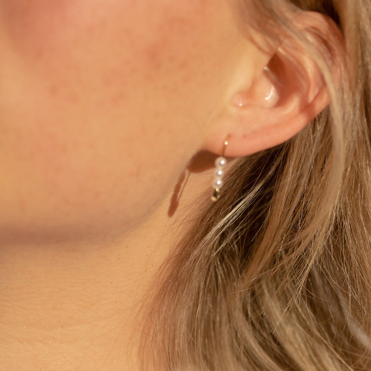 Elle Pearl and Gold Safety Pin Earrings - P I C N I C 